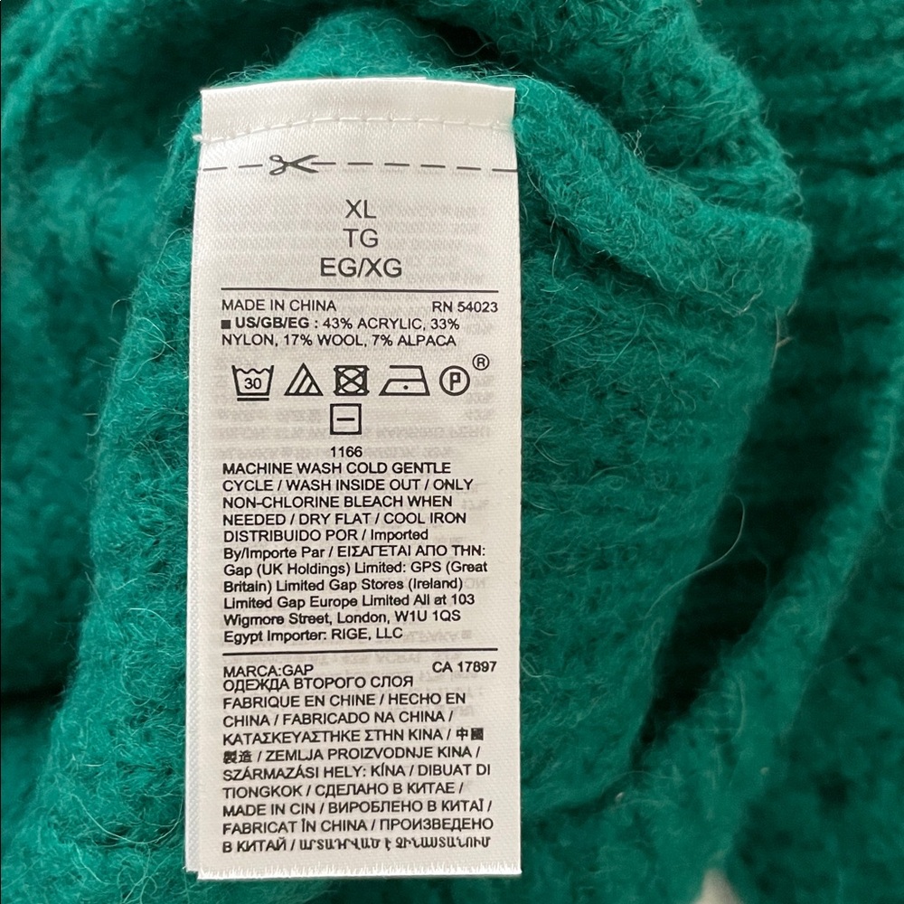 GAP Brushed Wool-Blend Pointelle Crewneck Sweater - Picture 6 of 6